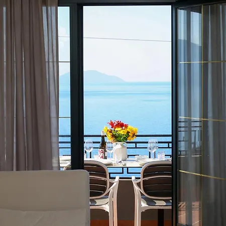 Villa Meminaj With Sea View And Garden Vlorë