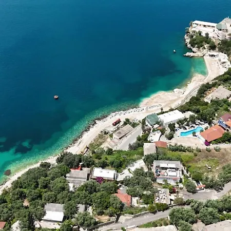 Meminaj With Sea View And Garden Vila